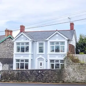 https://pen-hill.cardiffhotelswales.com